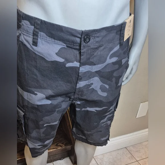 Urban Heritage Black and Gray Camo Cargo Shorts - Picture 10 of 11